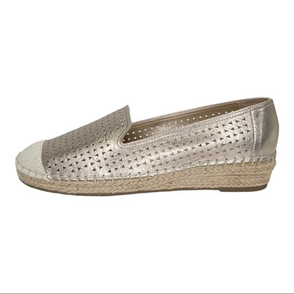 Bella Vita Channing Champagne Perforated Leather Womens Loafers Size 11 Wide - Picture 2 of 12